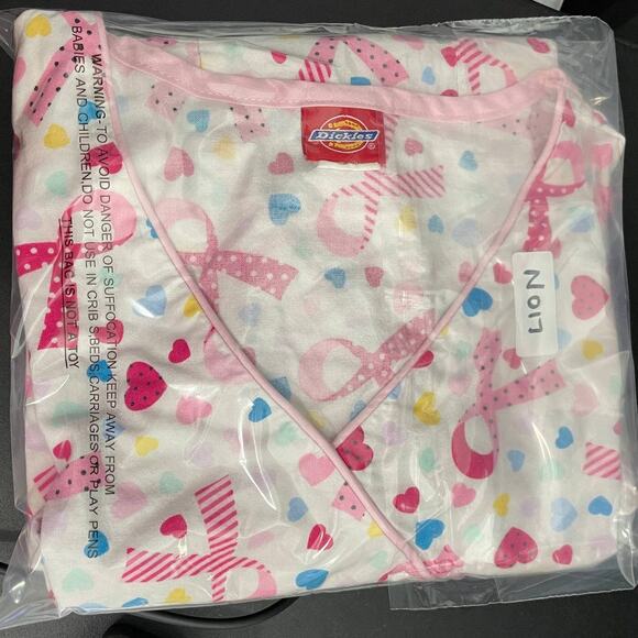 Dickies Womens Scrub Top Small V Neck Breast Cancer Awareness Ribbons White - Picture 9 of 9